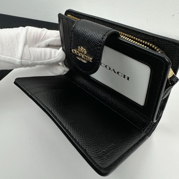 🏷️SOLD Coach Medium Corner Zip Wallet in Black Crossgrain Leather - Picture 10 of 12